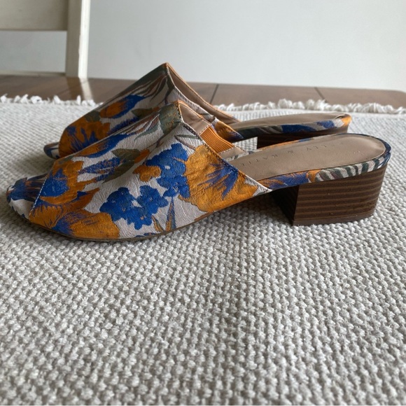 Kelly & Katie Amour Orange Blue Floral Fabric Slide 1.5” Block Heel Size 7.5 - Picture 2 of 4